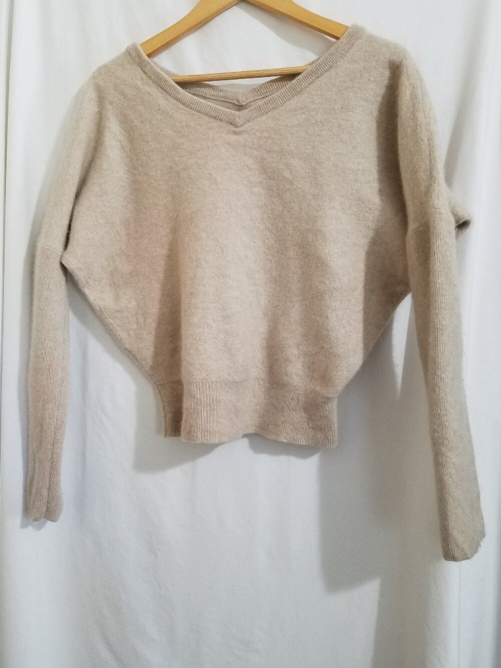 Maeve Cashmere Collection V-Neck Sweater — Size Small 🌸